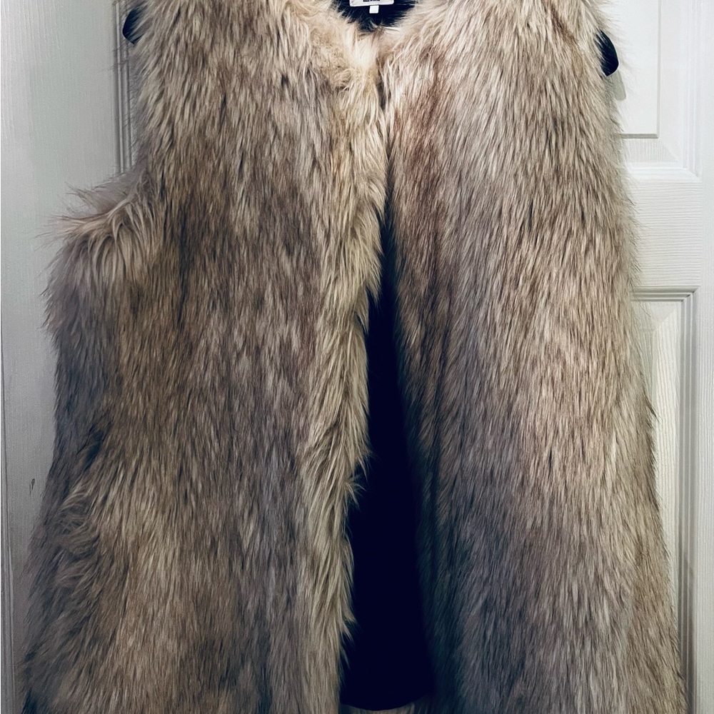 Zara Women's Faux Fur Vest - Beige